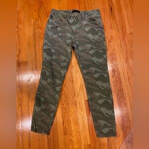 Rock & Republic Camouflage Skinny Ankle Pants – Size 14